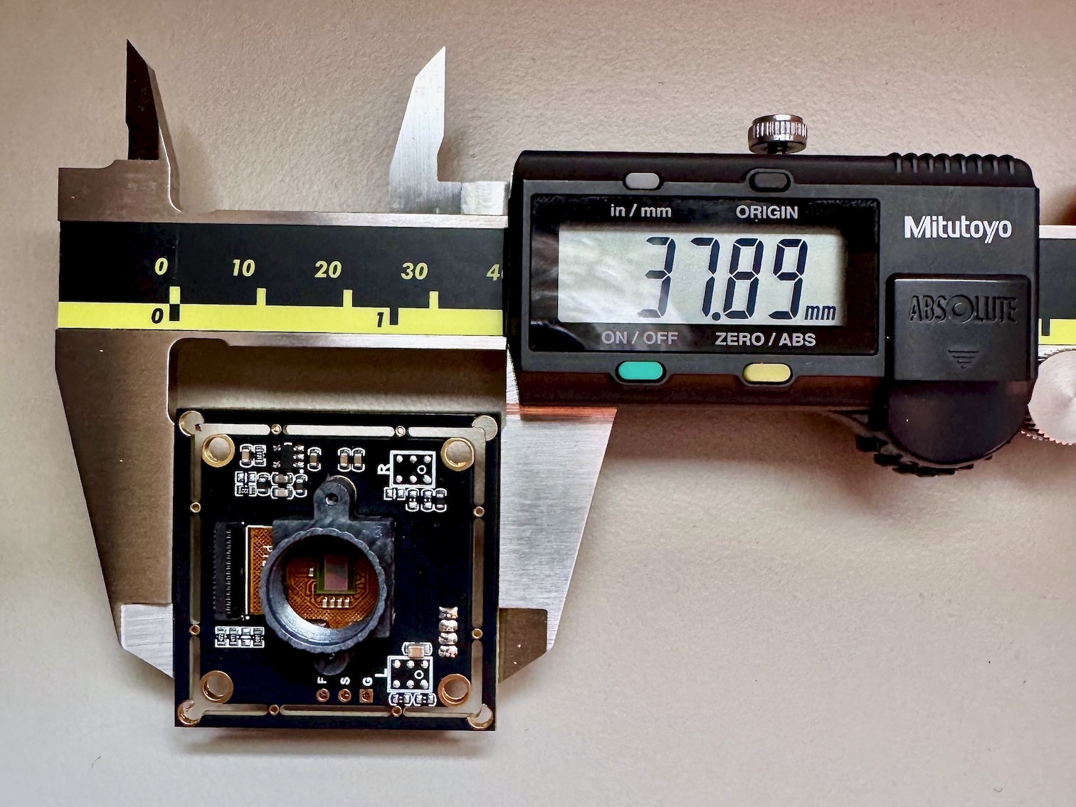 Arducam OV9281 measured with digital calipers